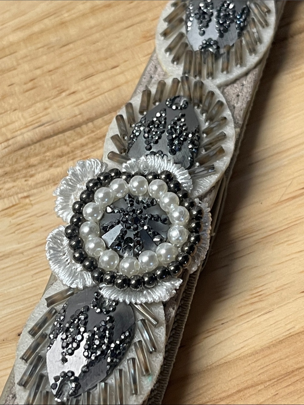 Francesca’s Beaded Floral Elastic Belt - NWT Size SM - Picture 1 of 5